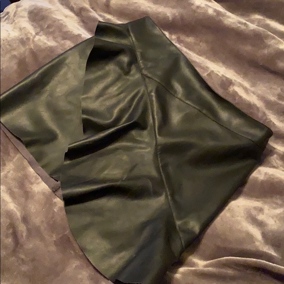 Faux leather mini skirt Size S - Picture 2 of 4